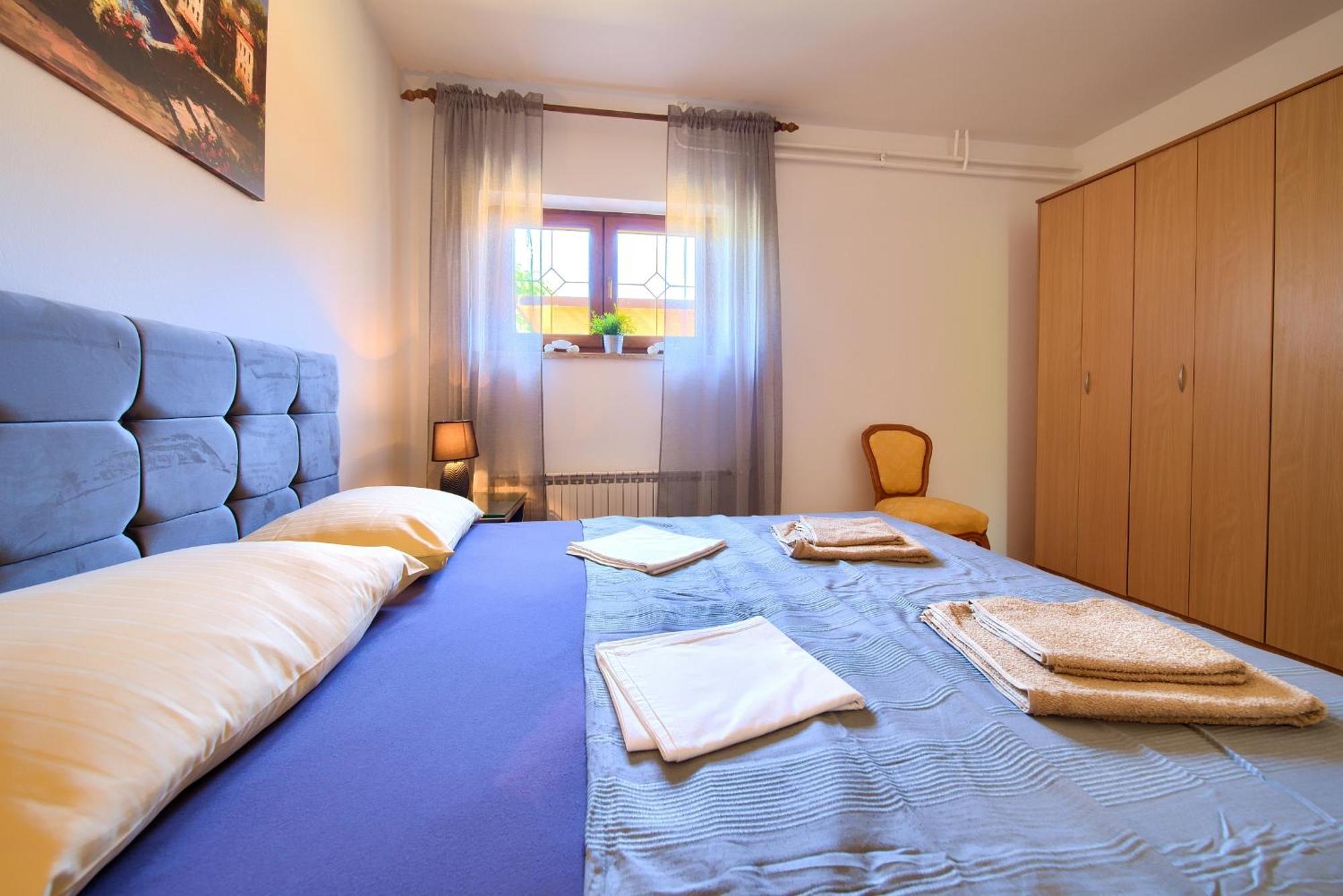 Apartment Bazina - Airconditioning, Parking, 500M From The Beach Krk Town Exterior foto