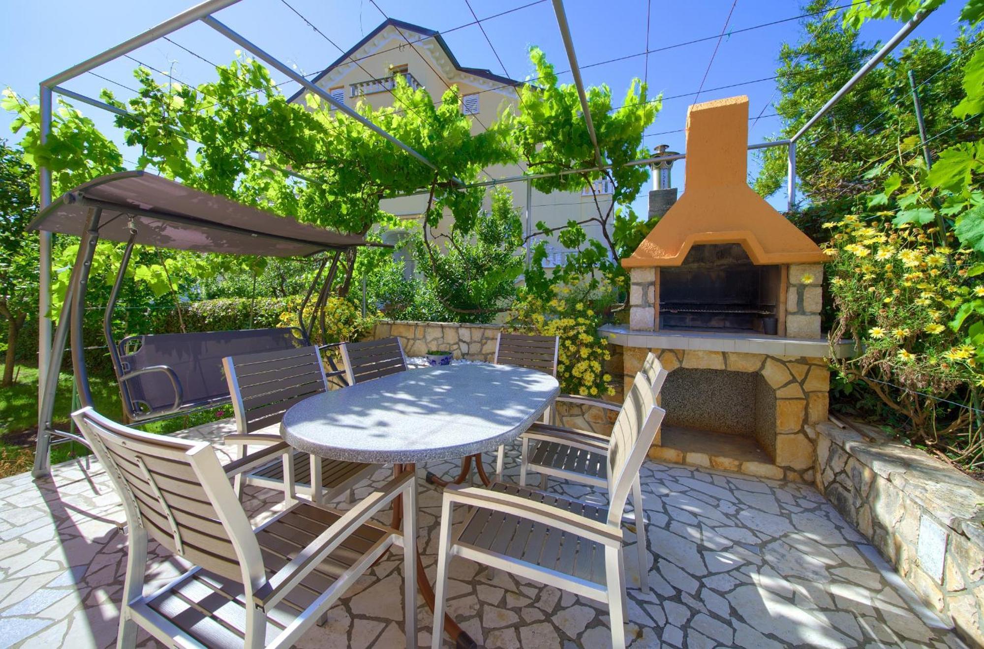 Apartment Bazina - Airconditioning, Parking, 500M From The Beach Krk Town Exterior foto